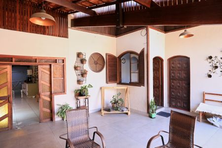 Casa à venda com 597m², 4 quartos e 7 vagasVaranda gourmet