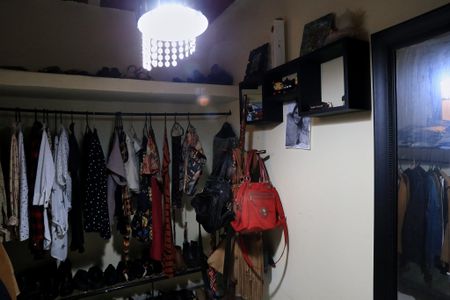 Casa à venda com 597m², 4 quartos e 7 vagasQuarto 1