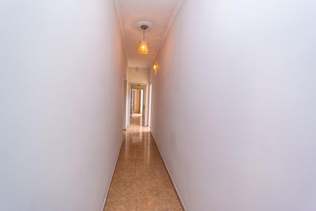 Casa à venda com 250m², 3 quartos e 2 vagas Casa à venda com 250m², 3 quartos e 2 vagasCorredor