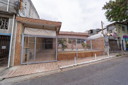 Casa à venda com 250m², 3 quartos e 2 vagas Casa à venda com 250m², 3 quartos e 2 vagasFachada