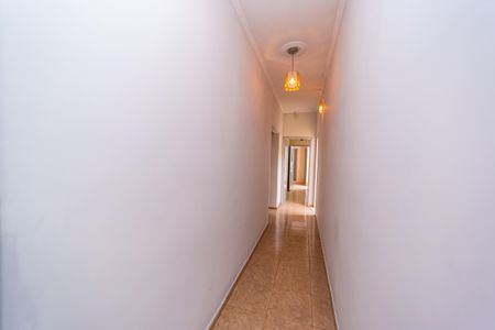 Casa à venda com 250m², 3 quartos e 2 vagas Casa à venda com 250m², 3 quartos e 2 vagasCorredor