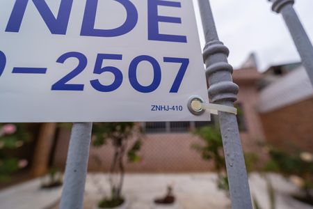 Casa à venda com 250m², 3 quartos e 2 vagas Casa à venda com 250m², 3 quartos e 2 vagas08/10/25 Placa : ZNHJ-410