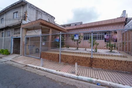 Casa à venda com 250m², 3 quartos e 2 vagas Casa à venda com 250m², 3 quartos e 2 vagasFachada