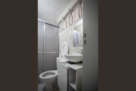 Banheiro de kitnet/studio para alugar com 1 quarto, 37m² em Itapoã, Belo Horizonte