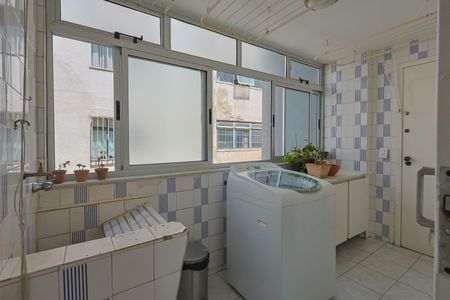 Apartamento à venda com 122m², 3 quartos e 2 vagas Apartamento à venda com 122m², 3 quartos e 2 vagasÁrea de Serviço