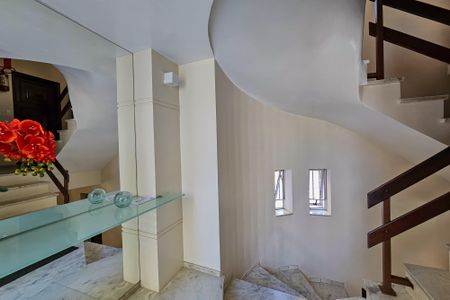 Apartamento à venda com 122m², 3 quartos e 2 vagas Apartamento à venda com 122m², 3 quartos e 2 vagasHall social