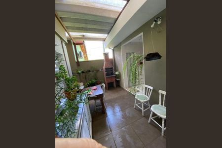 Casa à venda com 139m², 4 quartos e 2 vagas