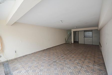 Casa à venda com 206m², 3 quartos e 6 vagas Casa à venda com 206m², 3 quartos e 6 vagasGaragem