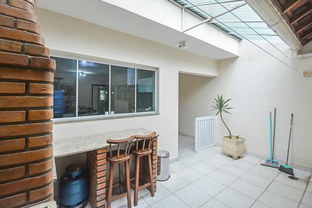 Casa à venda com 206m², 3 quartos e 6 vagas Casa à venda com 206m², 3 quartos e 6 vagasChurrasqueira