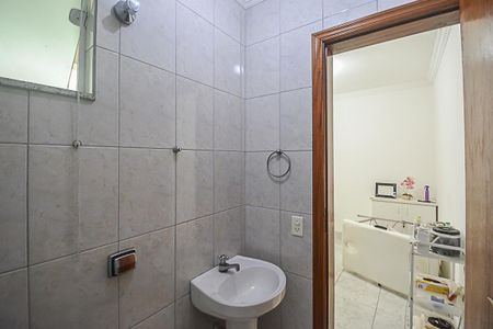Casa à venda com 206m², 3 quartos e 6 vagas Casa à venda com 206m², 3 quartos e 6 vagasBanheiro de serviço