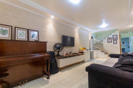 Casa à venda com 150m², 3 quartos e 3 vagas Casa à venda com 150m², 3 quartos e 3 vagasSala