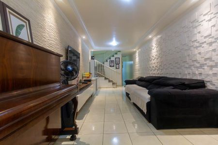 Casa à venda com 150m², 3 quartos e 3 vagas Casa à venda com 150m², 3 quartos e 3 vagasSala