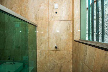 Casa à venda com 360m², 3 quartos e 2 vagasBanheiro da Suíte