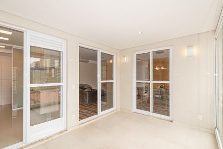 Apartamento à venda com 112m², 2 quartos e 2 vagas Apartamento à venda com 112m², 2 quartos e 2 vagasVaranda