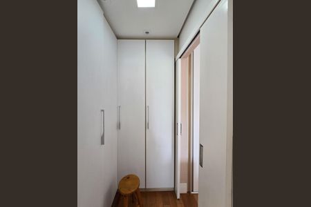 Apartamento à venda com 149m², 2 quartos e 3 vagas Apartamento à venda com 149m², 2 quartos e 3 vagasCloset - Suíte 2