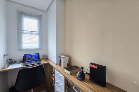 Apartamento à venda com 149m², 2 quartos e 3 vagas Apartamento à venda com 149m², 2 quartos e 3 vagasEscritório