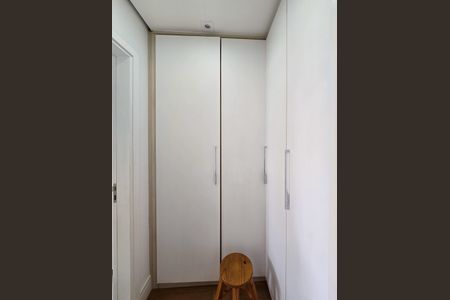 Apartamento à venda com 149m², 2 quartos e 3 vagas Apartamento à venda com 149m², 2 quartos e 3 vagasCloset - Suíte 2