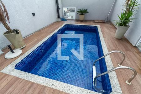 Apartamento à venda com 149m², 2 quartos e 3 vagas Apartamento à venda com 149m², 2 quartos e 3 vagasÁrea comum - Piscina