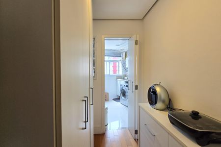 Apartamento à venda com 149m², 2 quartos e 3 vagas Apartamento à venda com 149m², 2 quartos e 3 vagasQuarto de Serviço