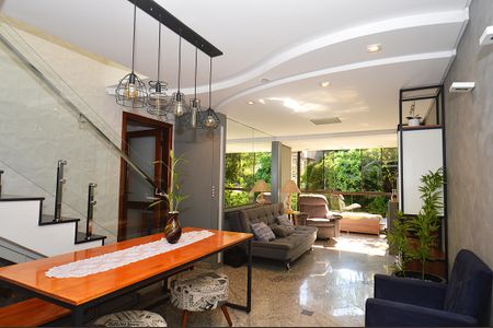 Sala de apartamento à venda com 3 quartos, 200m² em São João, Porto Alegre