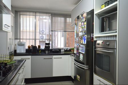 Apartamento à venda com 200m², 3 quartos e 2 vagasCozinha