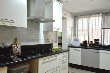 Apartamento à venda com 200m², 3 quartos e 2 vagasCozinha