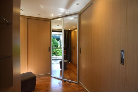 Apartamento à venda com 200m², 3 quartos e 2 vagasCloset da suíte