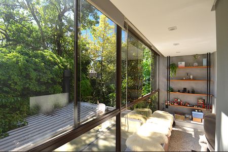 Sala Janela de apartamento à venda com 3 quartos, 200m² em São João, Porto Alegre