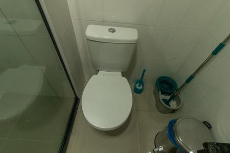Banheiro Social de kitnet/studio para alugar com 1 quarto, 20m² em Centro, Curitiba