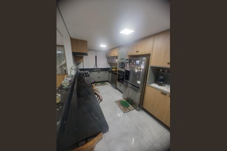 Casa à venda com 241m², 3 quartos e 5 vagas