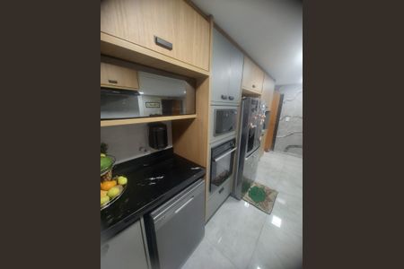 Casa à venda com 241m², 3 quartos e 5 vagas