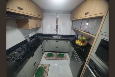 Casa à venda com 241m², 3 quartos e 5 vagas