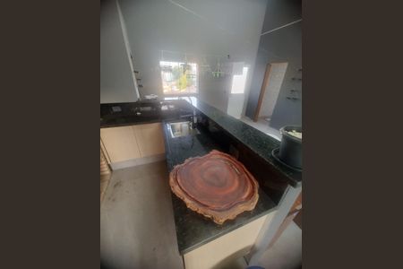 Casa à venda com 241m², 3 quartos e 5 vagas