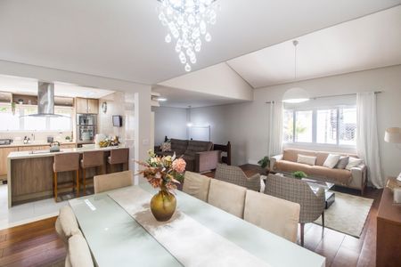 Casa de condomínio à venda com 297m², 3 quartos e 2 vagas Casa de condomínio à venda com 297m², 3 quartos e 2 vagasSala