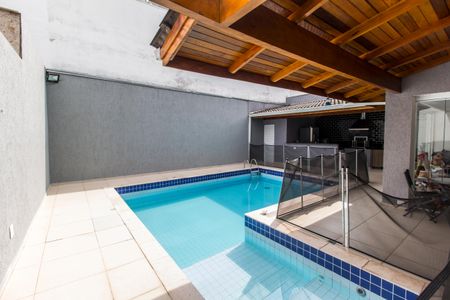 Casa de condomínio à venda com 297m², 3 quartos e 2 vagas Casa de condomínio à venda com 297m², 3 quartos e 2 vagasPiscina