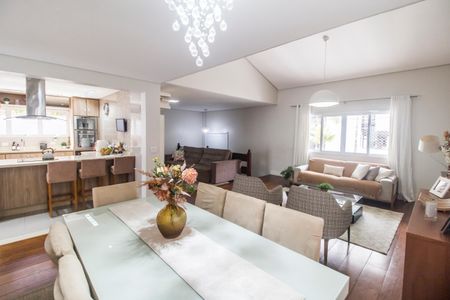 Casa de condomínio à venda com 297m², 3 quartos e 2 vagas Casa de condomínio à venda com 297m², 3 quartos e 2 vagasSala