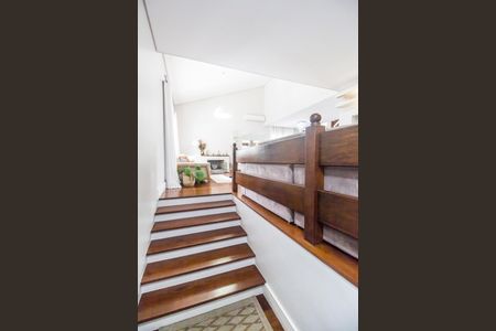 Casa de condomínio à venda com 297m², 3 quartos e 2 vagas Casa de condomínio à venda com 297m², 3 quartos e 2 vagasEntrada