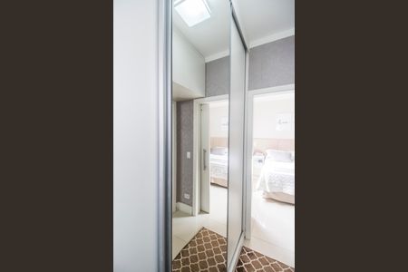 Casa de condomínio à venda com 297m², 3 quartos e 2 vagas Casa de condomínio à venda com 297m², 3 quartos e 2 vagasCloset da suíte