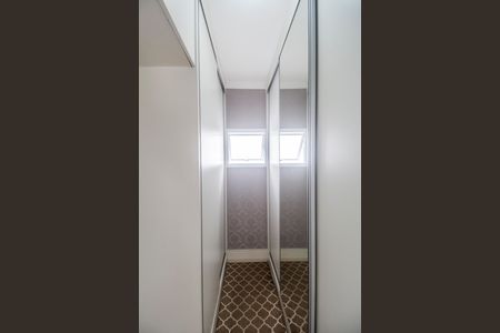 Casa de condomínio à venda com 297m², 3 quartos e 2 vagas Casa de condomínio à venda com 297m², 3 quartos e 2 vagasCloset da suíte