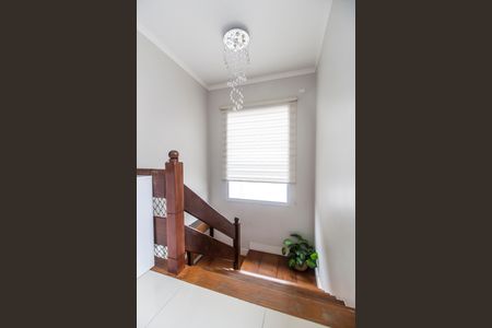 Casa de condomínio à venda com 297m², 3 quartos e 2 vagas Casa de condomínio à venda com 297m², 3 quartos e 2 vagasEscada