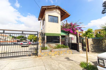 Apartamento à venda com 47m², 2 quartos e 1 vaga Apartamento à venda com 47m², 2 quartos e 1 vagaFachada
