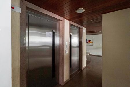 Apartamento à venda com 90m², 3 quartos e 2 vagasHall social