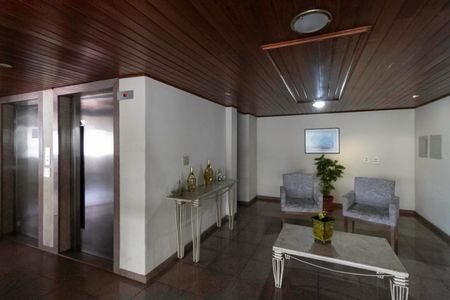 Apartamento à venda com 90m², 3 quartos e 2 vagasHall social