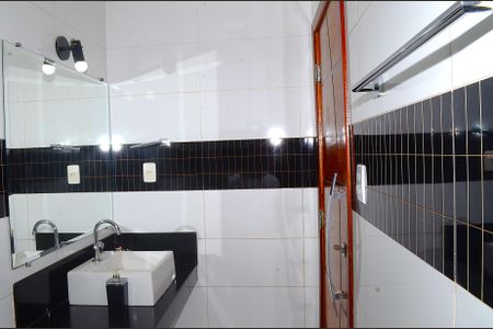 Casa à venda com 280m², 2 quartos e 2 vagasBanheiro