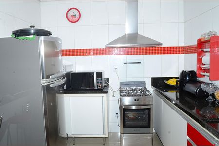 Casa à venda com 280m², 2 quartos e 2 vagasCozinha