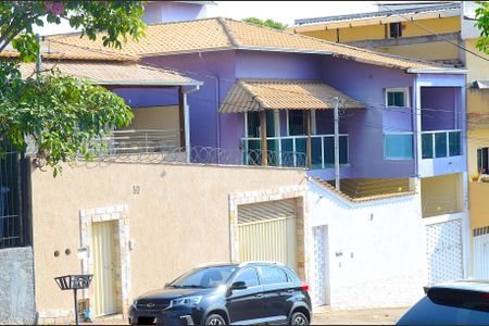 Casa à venda com 280m², 2 quartos e 2 vagasFachada