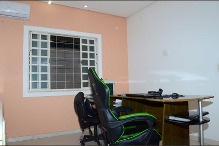 Casa à venda com 280m², 2 quartos e 2 vagasQuarto 1