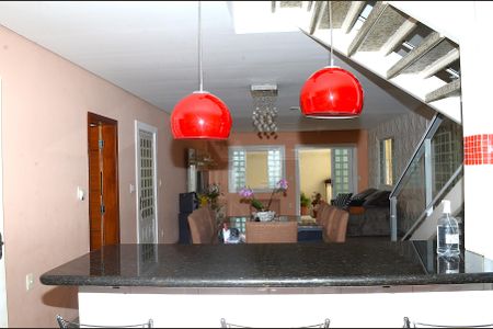 Casa à venda com 280m², 2 quartos e 2 vagasCozinha