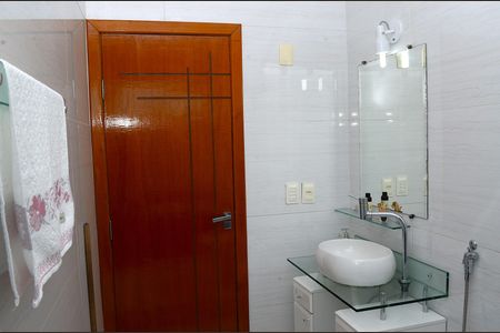 Casa à venda com 280m², 2 quartos e 2 vagasBanheiro da Suíte