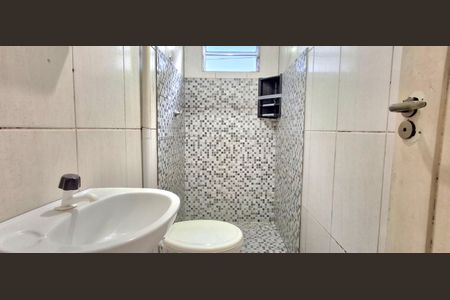 Banheiro  de casa de condomínio para alugar com 1 quarto, 45m² em Serraria, São José